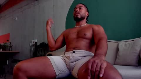 Snapshot of noah_jones__ chatting on 09-20-25, 04:30 Noah online show from 09-20-25, 04:30