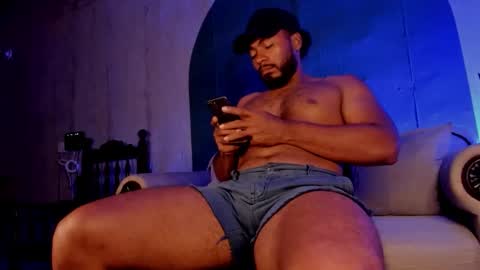 Snapshot of noah_jones__ chatting on 11-06-25, 12:55 Noah online show from 11-06-25, 12:55