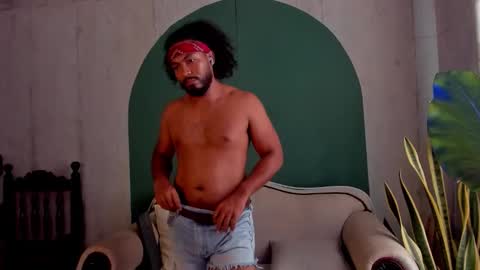 Snapshot of noah_jones__ chatting on 11-06-25, 06:20 Noah online show from 11-06-25, 06:20