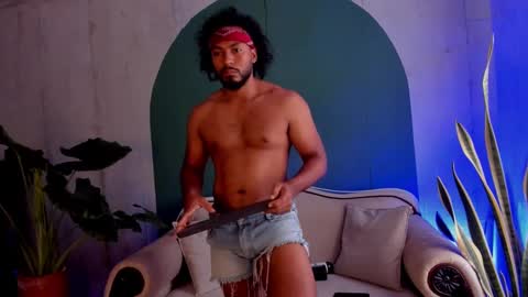 Snapshot of noah_jones__ chatting on 11-16-25, 02:44 Noah online show from 11-16-25, 02:44