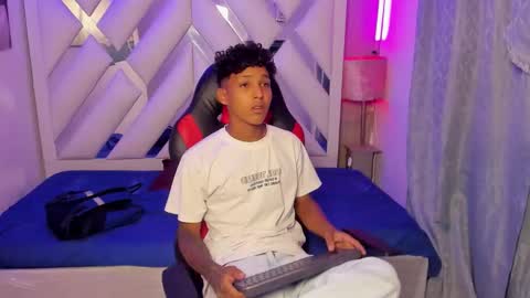 Snapshot of noah_smith77 chatting on 02-26-26, 11:37 NOAH SMITH online show from 02-26-26, 11:37