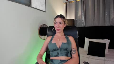 Snapshot of noahandlauren chatting on 12-19-24, 08:44 .  . online show from 12-19-24, 08:44