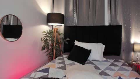 Snapshot of noahandlauren chatting on 12-24-24, 12:44 .  . online show from 12-24-24, 12:44