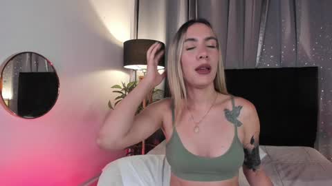 Snapshot of noahandlauren chatting on 01-03-25, 11:55 .  . online show from 01-03-25, 11:55