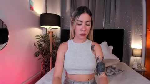 Snapshot of noahandlauren chatting on 01-20-25, 12:25 .  . online show from 01-20-25, 12:25