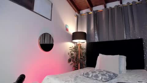 Snapshot of noahandlauren chatting on 01-26-25, 10:46 .  . online show from 01-26-25, 10:46