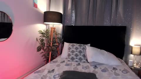 Snapshot of noahandlauren chatting on 02-15-25, 12:15 .  . online show from 02-15-25, 12:15