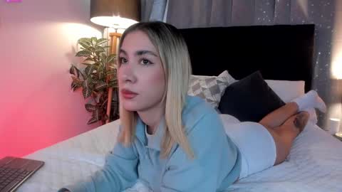 Snapshot of noahandlauren chatting on 02-22-25, 09:59 .  . online show from 02-22-25, 09:59