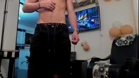 Snapshot of noahbrawn chatting on 12-12-24, 12:22 LIAM- noah online show from 12-12-24, 12:22