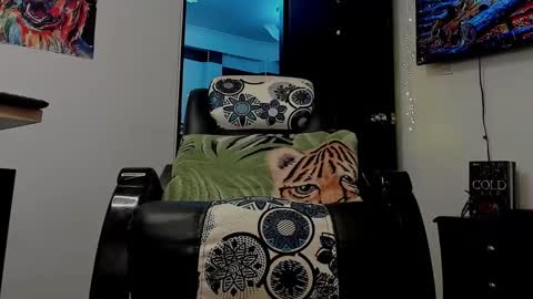 Snapshot of noahbrawn chatting on 01-17-25, 03:22 LIAM- noah online show from 01-17-25, 03:22