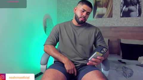 Snapshot of noahcrux chatting on 10-14-25, 08:20 Noah online show from 10-14-25, 08:20