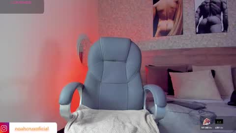 Snapshot of noahcrux chatting on 10-18-25, 11:55 Noah online show from 10-18-25, 11:55