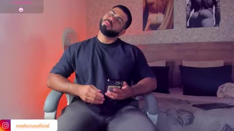 Snapshot of noahcrux chatting on 10-23-25, 09:02 Noah online show from 10-23-25, 09:02