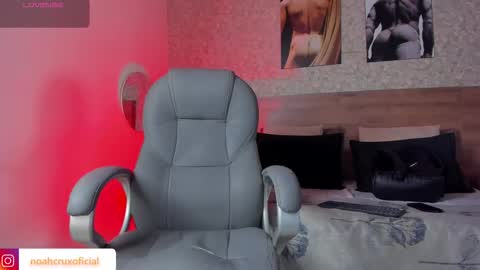 Snapshot of noahcrux chatting on 10-27-25, 12:09 Noah online show from 10-27-25, 12:09