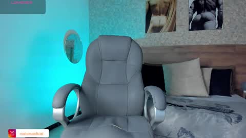 Snapshot of noahcrux chatting on 10-29-25, 12:07 Noah online show from 10-29-25, 12:07