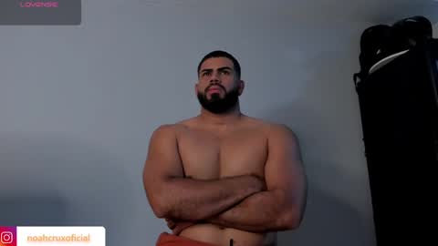 Snapshot of noahcrux chatting on 11-01-25, 07:38 Noah online show from 11-01-25, 07:38