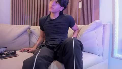 Snapshot of noahx_valko chatting on 12-14-25, 02:44 noahx_valko online show from 12-14-25, 02:44