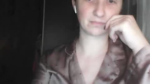 Snapshot of nocturnebelle chatting on 11-26-25, 07:59 Eliz online show from 11-26-25, 07:59