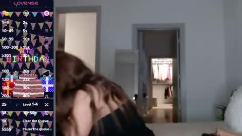 Noelles online show from 12-21-24, 10:39