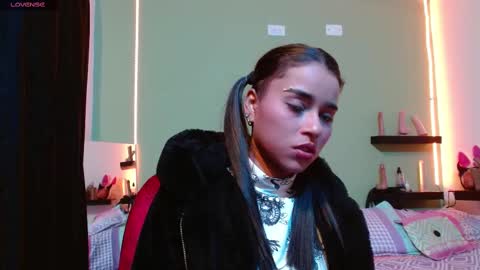 Noha Thomson online show from 02-13-25, 01:40