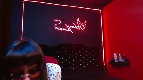 Noha Thomson online show from 11-22-25, 02:43