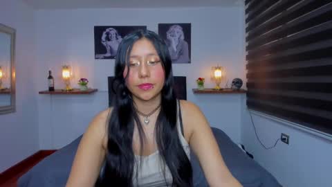 Snapshot of nohemi_louse chatting on 02-05-25, 07:53 Nohemi online show from 02-05-25, 07:53