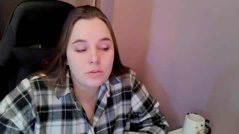 noir_ember_ online show from 11-28-25, 12:41