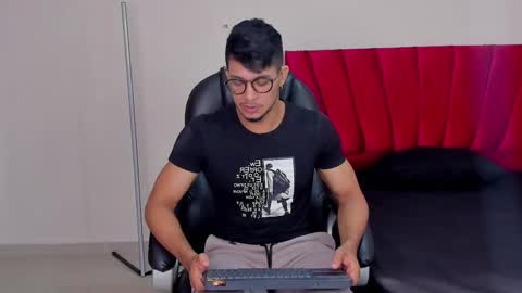 Snapshot of nolan_joness chatting on 11-05-25, 07:58 Im Nolan online show from 11-05-25, 07:58