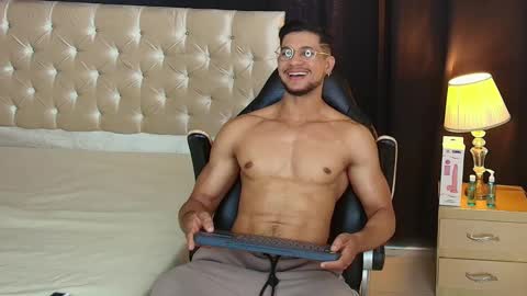 Im Nolan  online show from 02-13-26, 07:43