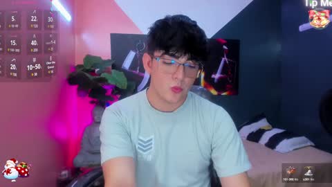 Snapshot of nolan_twink chatting on 12-14-24, 06:20 Nolan online show from 12-14-24, 06:20