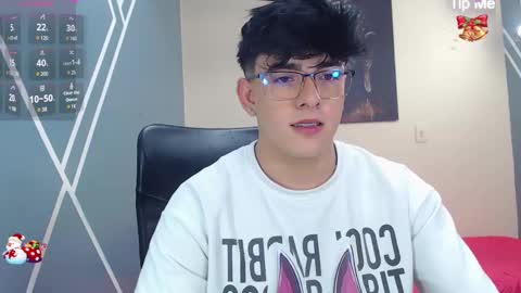 Snapshot of nolan_twink chatting on 12-24-24, 05:55 Nolan online show from 12-24-24, 05:55