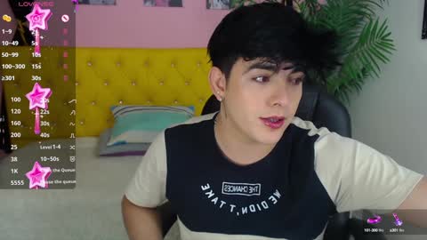 Snapshot of nolan_twink chatting on 01-19-25, 05:28 Nolan online show from 01-19-25, 05:28