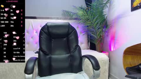 Snapshot of nolan_twink chatting on 09-13-25, 05:35 Nolan online show from 09-13-25, 05:35