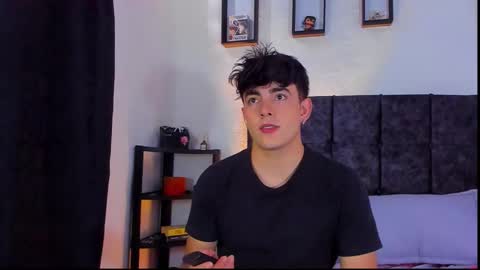 Snapshot of nolan_twink chatting on 10-16-25, 07:59 Nolan online show from 10-16-25, 07:59