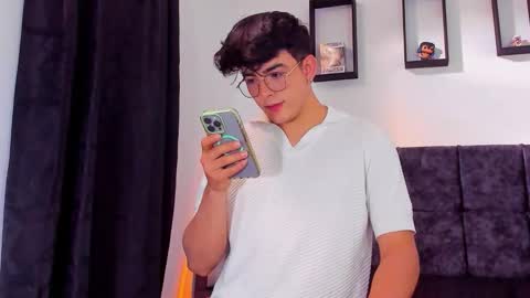 Snapshot of nolan_twink chatting on 10-23-25, 08:18 Nolan online show from 10-23-25, 08:18