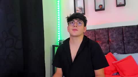 Snapshot of nolan_twink chatting on 10-27-25, 06:56 Nolan online show from 10-27-25, 06:56