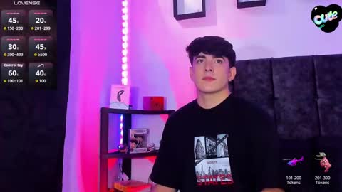 Snapshot of nolan_twink chatting on 11-16-25, 06:57 Nolan online show from 11-16-25, 06:57