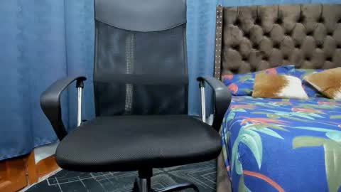 Nolven Gray online show from 09-24-25, 02:37