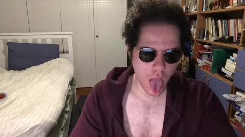 Snapshot of nongay379444 chatting on 01-01-25, 09:31 nongay379444 online show from 01-01-25, 09:31