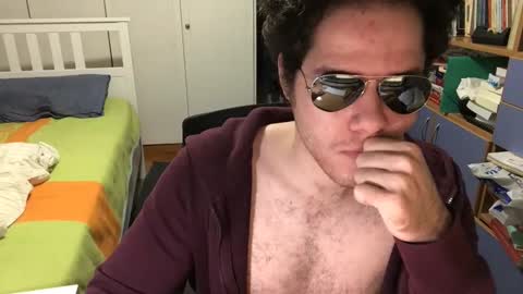 Snapshot of nongay379444 chatting on 01-05-25, 09:14 nongay379444 online show from 01-05-25, 09:14