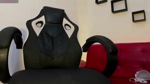 Nora online show from 11-19-25, 04:45