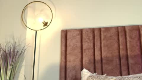 Nora Da Silva online show from 11-15-25, 04:58