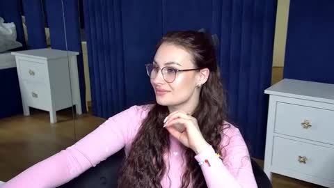 NoraFoxes online show from 01-12-26, 03:39