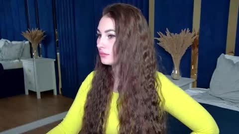 NoraFoxes online show from 02-02-26, 05:28