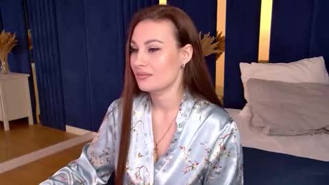 NoraFoxes online show from 02-11-26, 06:40