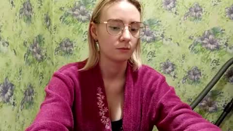 Lola online show from 10-23-25, 01:43