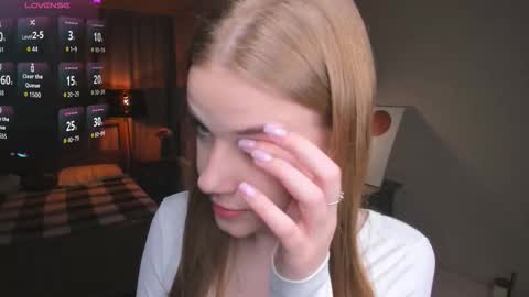 Snapshot of normaemans chatting on 11-06-25, 07:26 Beatrice online show from 11-06-25, 07:26