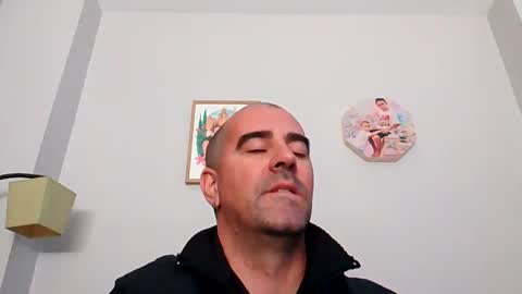 Snapshot of normalito42 chatting on 11-25-25, 12:27 NORMALITO online show from 11-25-25, 12:27