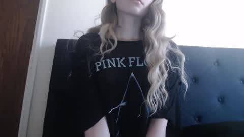 Snapshot of novafrey chatting on 03-08-25, 04:39 Olivia online show from 03-08-25, 04:39