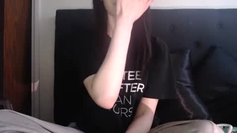 Snapshot of novafrey chatting on 11-11-25, 09:26 Olivia online show from 11-11-25, 09:26